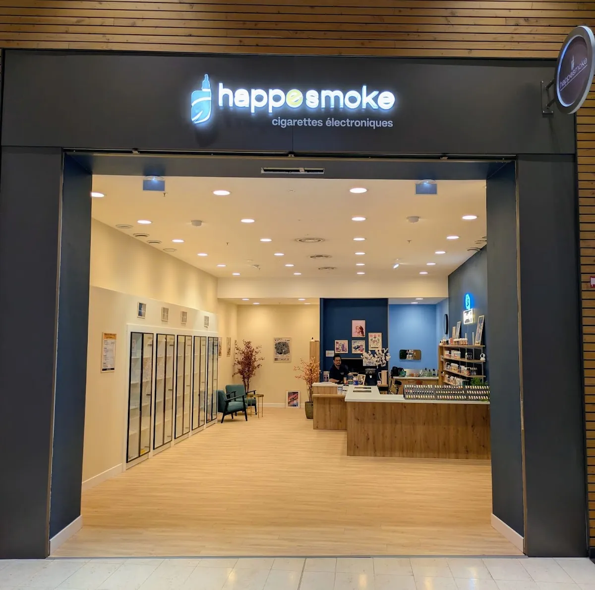 Vitrine du magasin HappeSmoke Caen